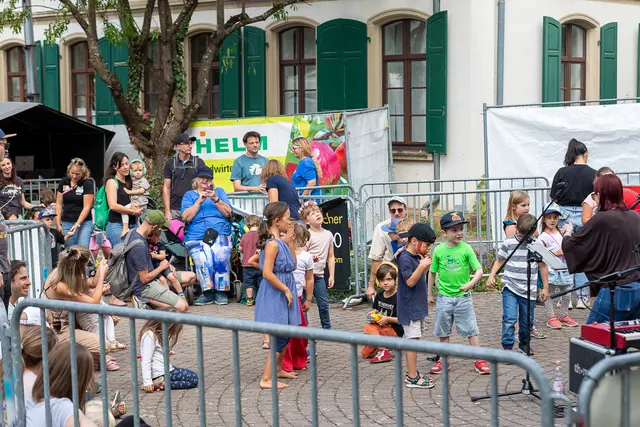 Die Kinder freuten sich über die Kinderlieder und tanzten kräftig mit. 