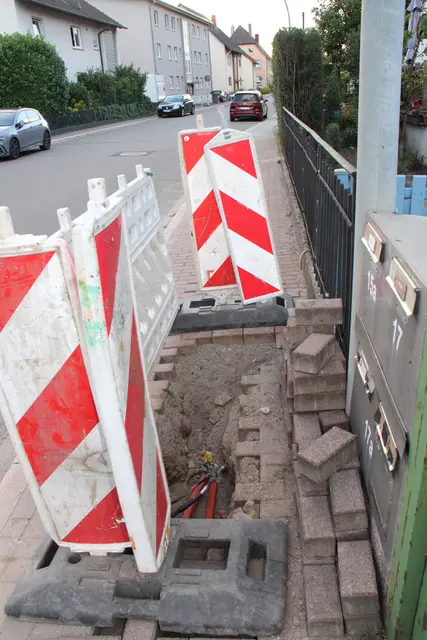 Seit Montagmorgen hat die Schriesheimer Straße kein „Netz“ und keiner interessiert sich.