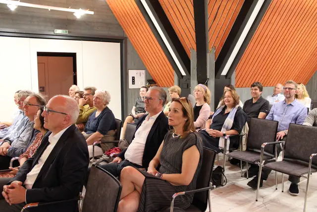 Gut besucht, viele interessierte Zwischenfragen - die Veranstaltung der Daimler und Benz Stiftung war trotz der ungewöhnlichen Zeit am Samstagabend ein Erfolg.