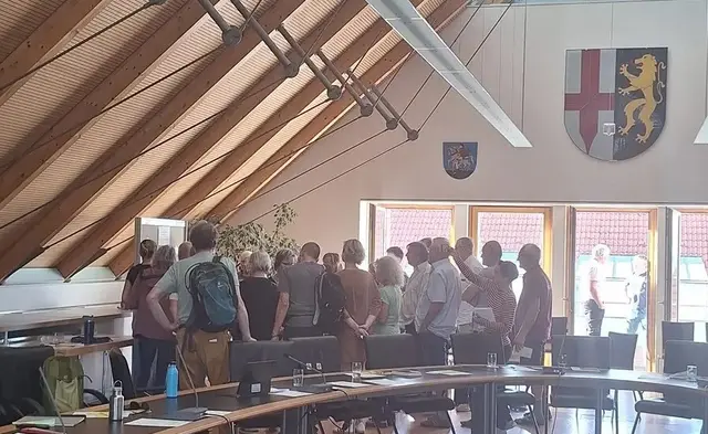 Bürgerinnen und Bürger arbeiten gemeinsam an Lösungen zum Hitzeschutz für die Gemeinde | Foto: Jasmin Weishäupl