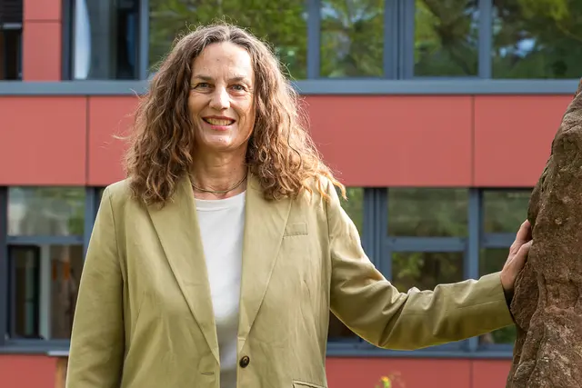 Freut sich auf ihre neue Rolle als Schulleiterin am CBG und ihren Englisch-Unterricht in der Oberstufe: Dr. Svenja Kuhfuß 