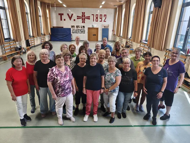 Einige Teilnehmer der "Line-Dancer-60plus". | Foto: Kuntz
