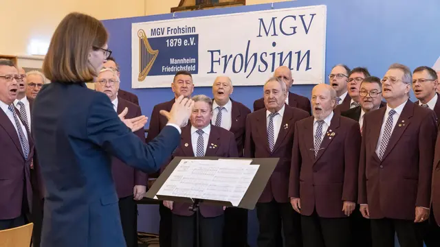 Der Männerchor der Singgemeinschaft in Aktion.