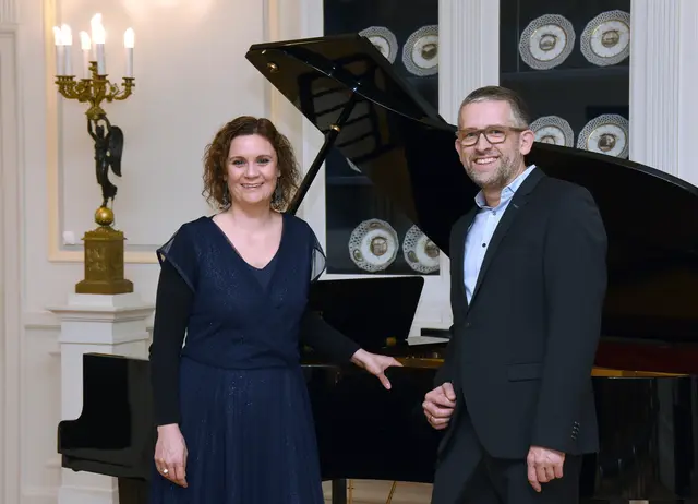 Die Sängerin Anabelle Hund und der Pianist Alexander Pfeiffer gestalten den Chansonabend am 9.10. in St. Michael | Foto: Marcus Schwetasch