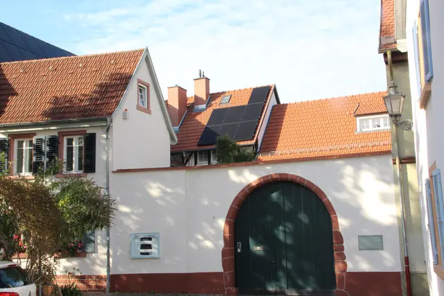 Dass die Familie Pfister bei der Montage der PV-Anlage alles richtig gemacht hat, bestätigt ein Schreiben aus dem Ministerium. Die Altstadt-Satzung ist in Teilen hingegen nicht rechtskonform. 