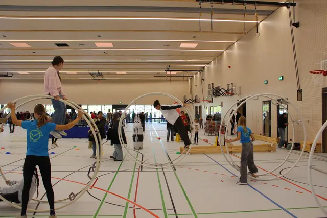 Der Hallenboden ist griffig – meinten die Sportlerinnen der Rhönrad-Abteilung. 