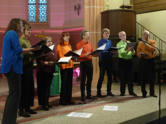Begeisterte mit leicht angeschrägten Barbershop-Klängen: das Ladenburger Ensemble " eight" unter der Leitung von Thomas Kunz (rechts)