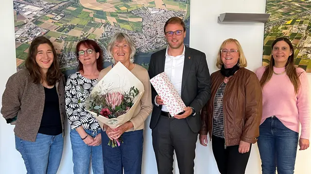v.l.n.r. Lena Weber, Alexandra Eckardt, Doris Nießen, Bürgermeister König, Andrea Ried, Nicole Prestopine | Foto: BMA